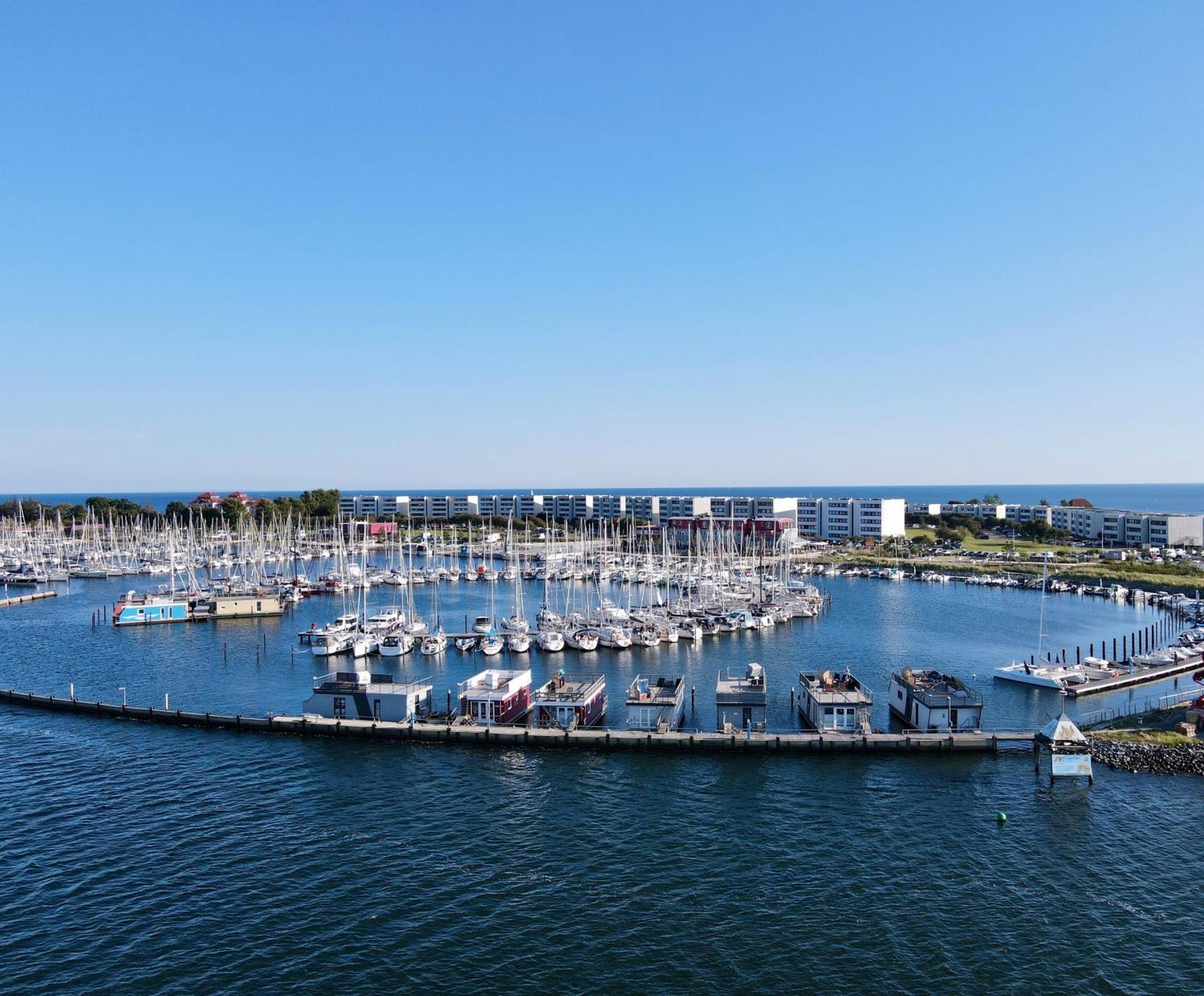 Hausboot Bali Hotel Fehmarn Exterior foto