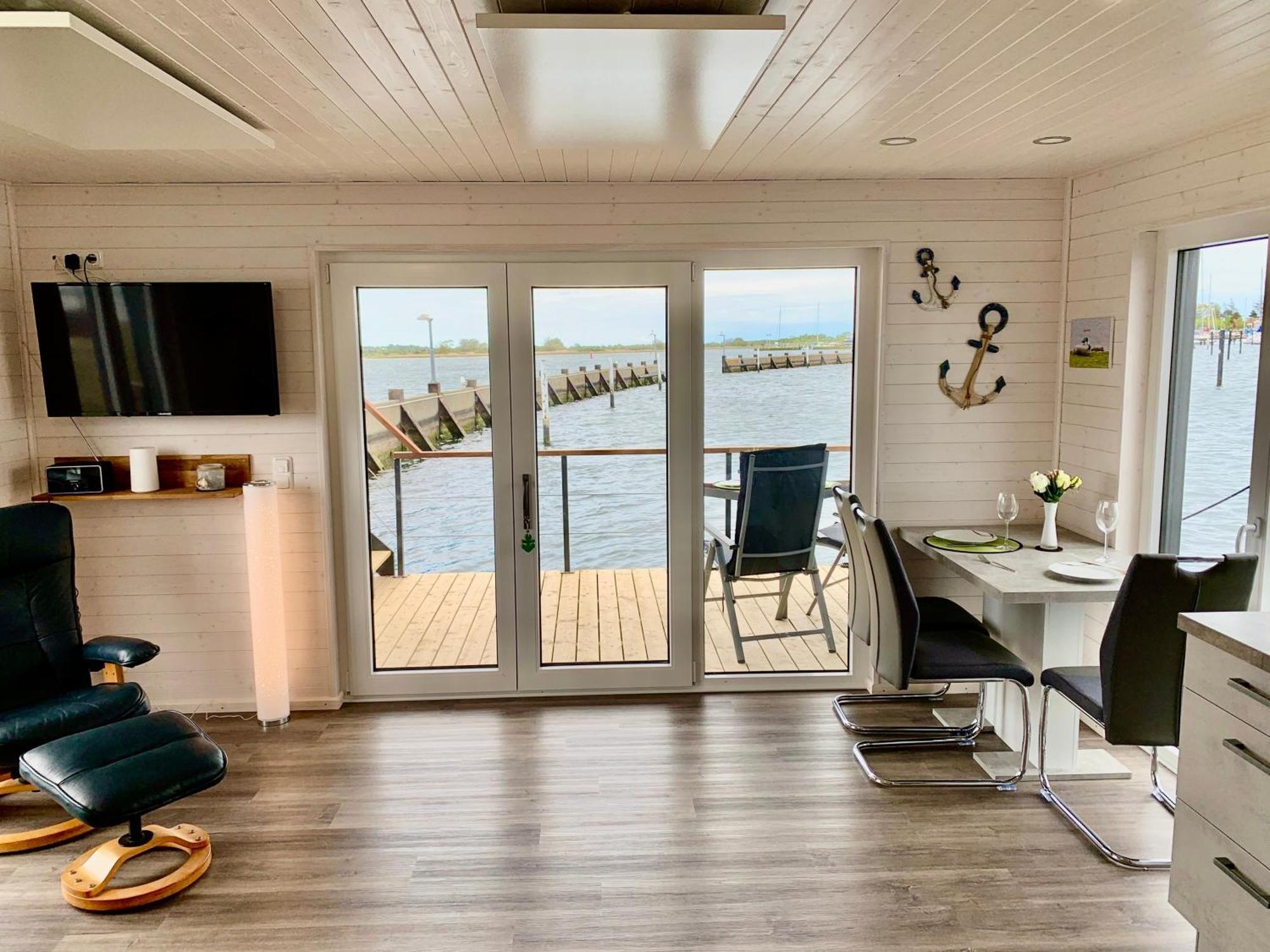 Hausboot Bali Hotel Fehmarn Exterior foto